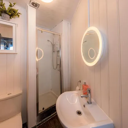 Cosy 4 Bedroom By Old Town