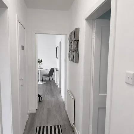 Apartment Airport House Free Parking & Garden