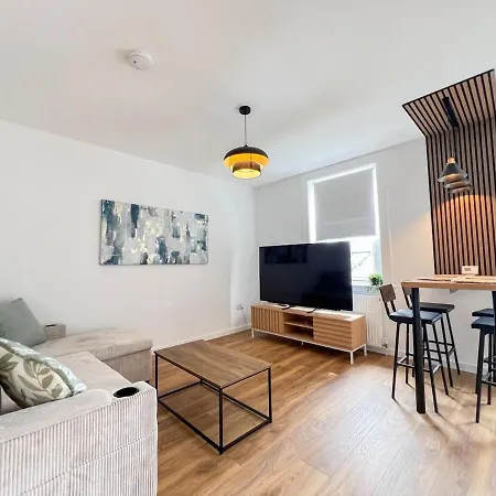 Perfect Base 2 Bedrooms With Free Parking Apartment *