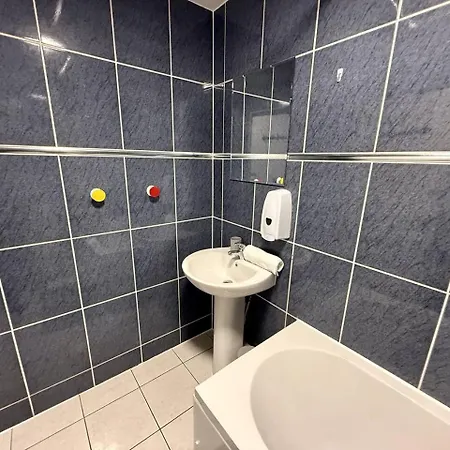 Stylish Floor Flat In The Heart Of Apartment *