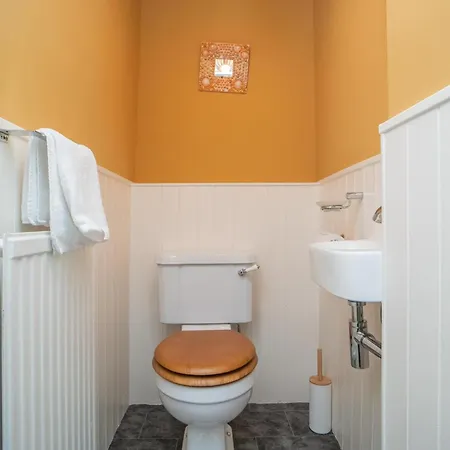Charming 2 Bedroom Flat In The Centre - Pass The Keys Edinburgh