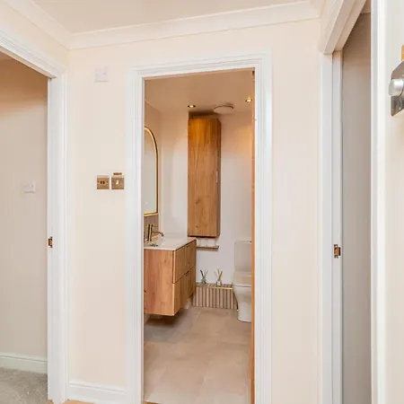 Stylish Minutes From The Royal Mile - Pass The Keys * Edinburg