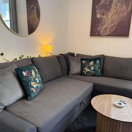 Apartment Stylish Retreat Walk To Centre & Wi-fi *