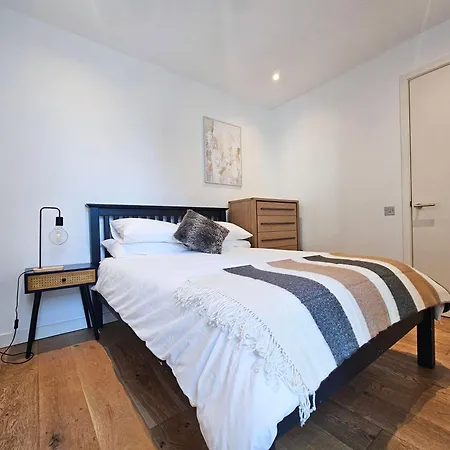 Stylish 2-bedroom Old Town With Lift Apartment *