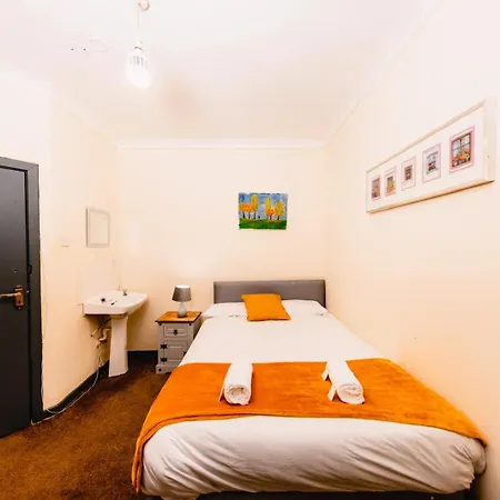 Cosy 4 Bedroom By Old Town Apartment *