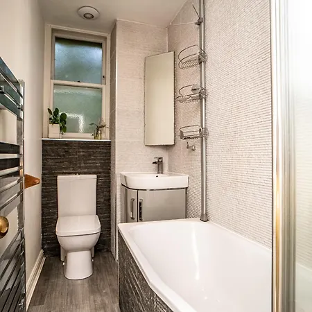 Stylish Leith Flat Great Transport Links To - Pass The Keys Edinburg
