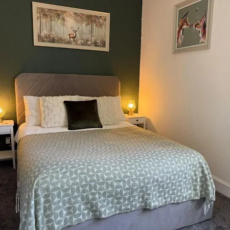 Stylish Retreat Walk To Centre & Wi-fi Apartment *