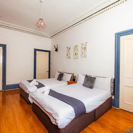 Cosy 3 Bedroom By Meadows Apartment