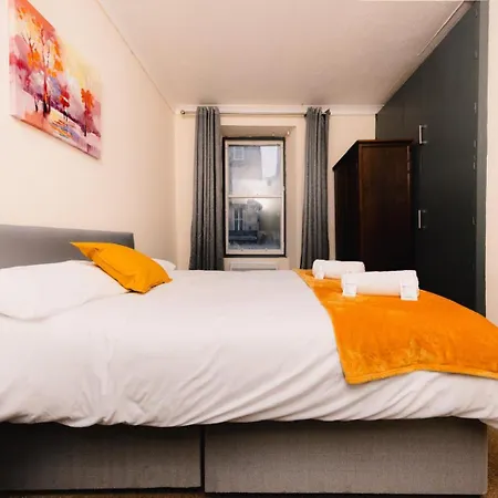 Cosy 4 Bedroom By Old Town Apartment
