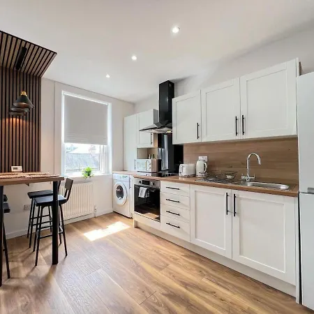 Apartment Perfect Base 2 Bedrooms With Free Parking
