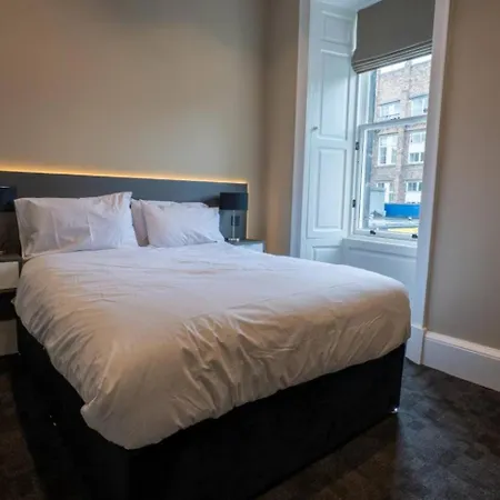 Grand Leith Luxe Jacuzzi & Cinema *