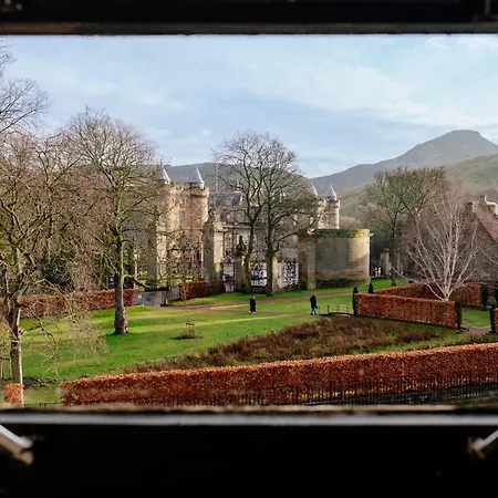 Apartment Base Of Royal Mile - Sleep 8 - 4bed 3 Bth Edinburgh