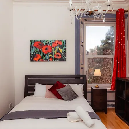 Cosy 3 Bedroom By Meadows Apartment