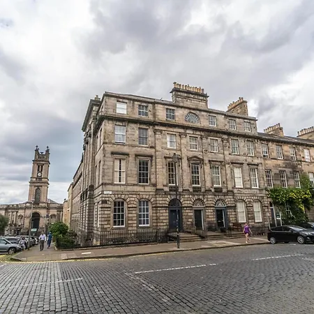 Charming 2 Bedroom Flat In The Centre - Pass The Keys * Edinburgh