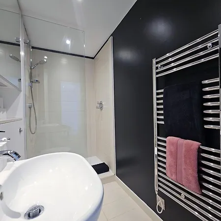 Stylish 2-bedroom Old Town With Lift *