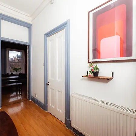 Cosy 3 Bedroom By Meadows Apartment