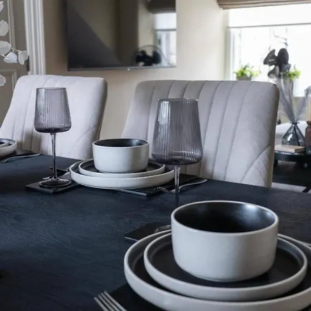Grand Leith Luxe Jacuzzi & Cinema *