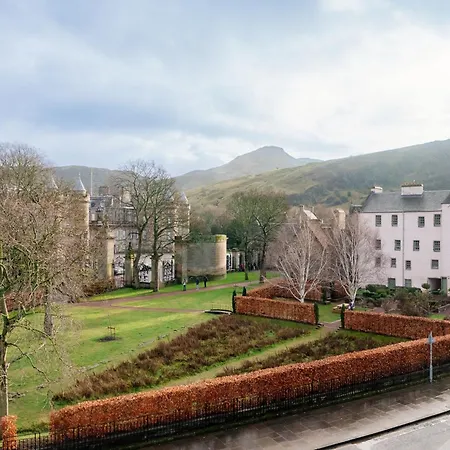 Apartment Base Of Royal Mile - Sleep 8 - 4bed 3 Bth
