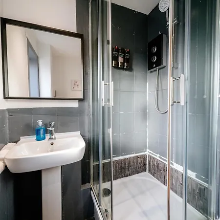 Apartment Base Of Royal Mile - Sleep 8 - 4bed 3 Bth