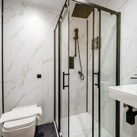 Base Of Royal Mile - Sleep 8 - 4bed 3 Bth Apartment *