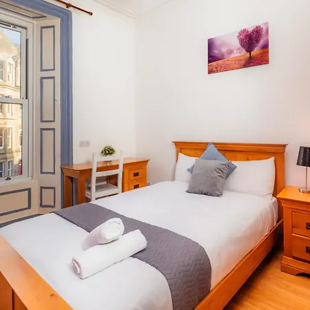 Cosy 3 Bedroom By Meadows