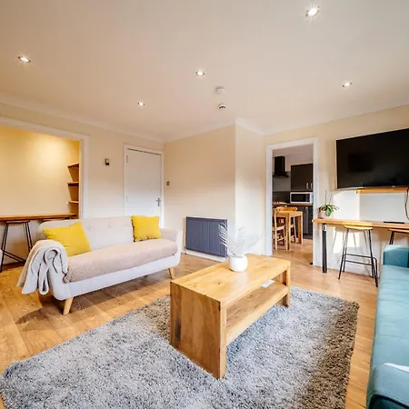 Base Of Royal Mile - Sleep 8 - 4bed 3 Bth Apartment *
