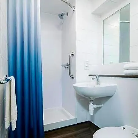 Travelodge Dreghorn إدنبرة