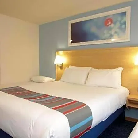 Travelodge Dreghorn فندق 3*