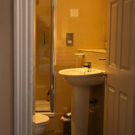 Отель Albany 4*