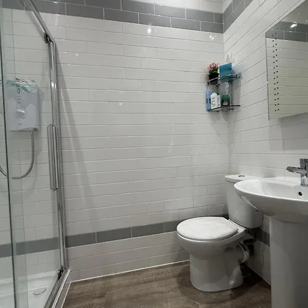 Haymarket Spacious 3 Bedroom Street Level Edinburgh