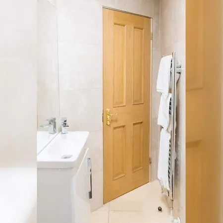 شقة Charming And Relaxing 2bd Flat - Abbeyhill إدنبرة