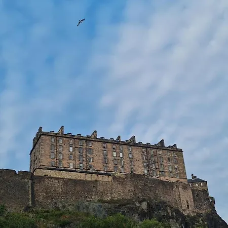 223 Websters Land - Stunning Castle View Апартаменты *