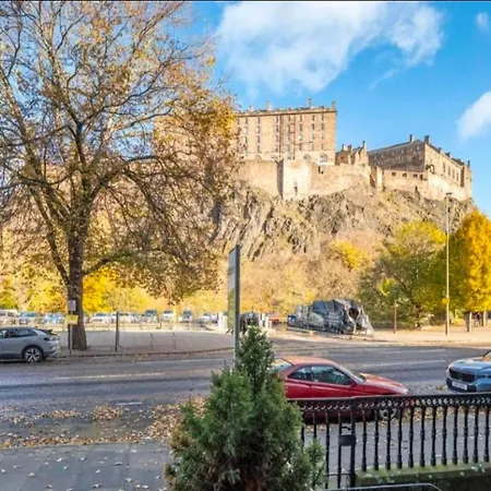 Old Town Castle View 4 Bedroom 5 Beds Sleeps 10 * Эдинбург