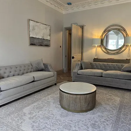 Апартаменты Old Town Castle View 4 Bedroom 5 Beds Sleeps 10 *