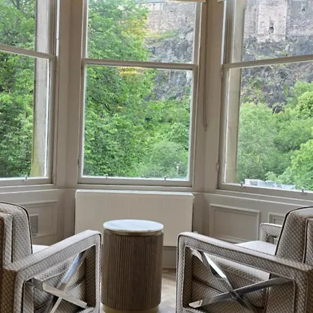 Old Town Castle View 4 Bedroom 5 Beds Sleeps 10 Эдинбург