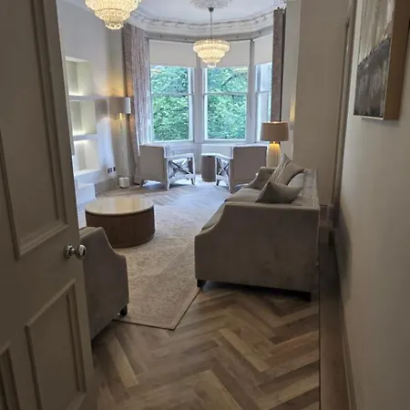 Old Town Castle View 4 Bedroom 5 Beds Sleeps 10 * Эдинбург