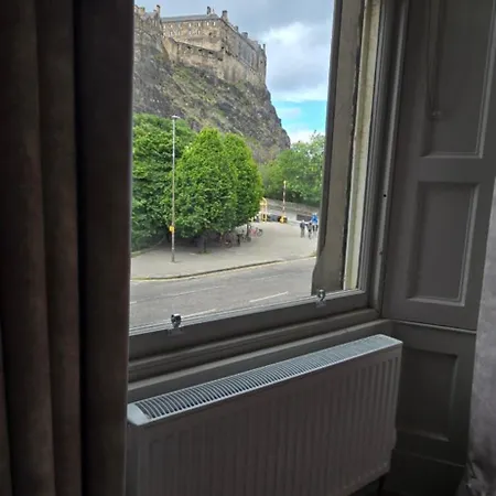 Апартаменты Old Town Castle View 4 Bedroom 5 Beds Sleeps 10