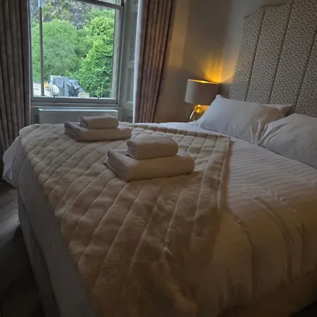Old Town Castle View 4 Bedroom 5 Beds Sleeps 10 * Эдинбург