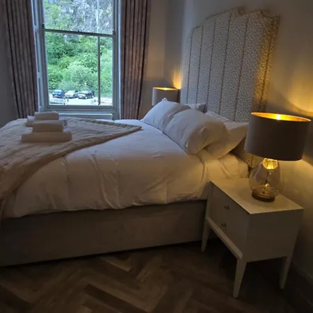 Old Town Castle View 4 Bedroom 5 Beds Sleeps 10 Апартаменты