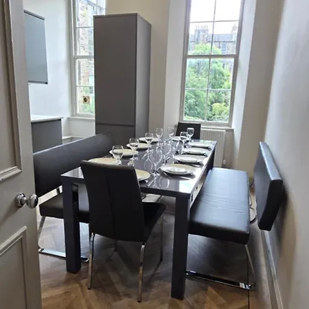 Old Town Castle View 4 Bedroom 5 Beds Sleeps 10 Апартаменты *