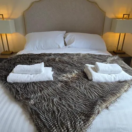 Old Town Castle View 4 Bedroom 5 Beds Sleeps 10 *
