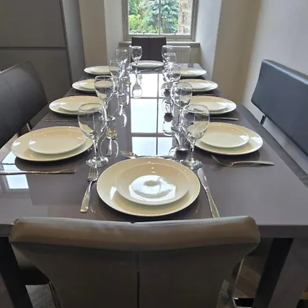 Old Town Castle View 4 Bedroom 5 Beds Sleeps 10 Апартаменты