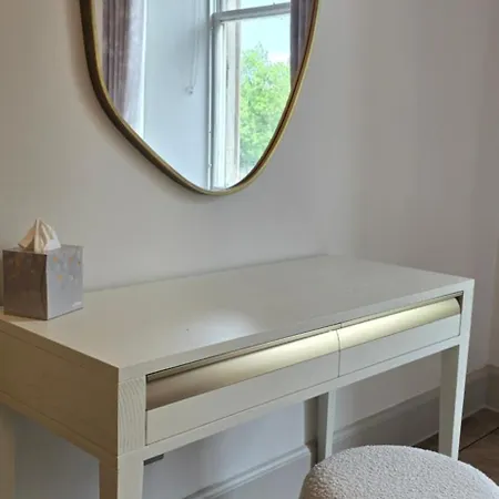 Апартаменты Old Town Castle View 4 Bedroom 5 Beds Sleeps 10