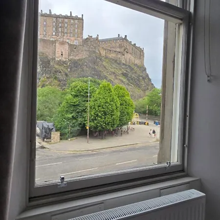 Апартаменты Old Town Castle View 4 Bedroom 5 Beds Sleeps 10 *