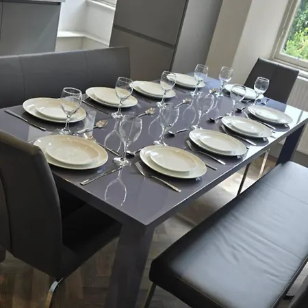 Old Town Castle View 4 Bedroom 5 Beds Sleeps 10 Апартаменты Эдинбург