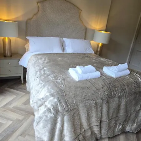 Old Town Castle View 4 Bedroom 5 Beds Sleeps 10