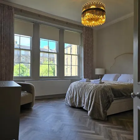 Апартаменты Old Town Castle View 4 Bedroom 5 Beds Sleeps 10