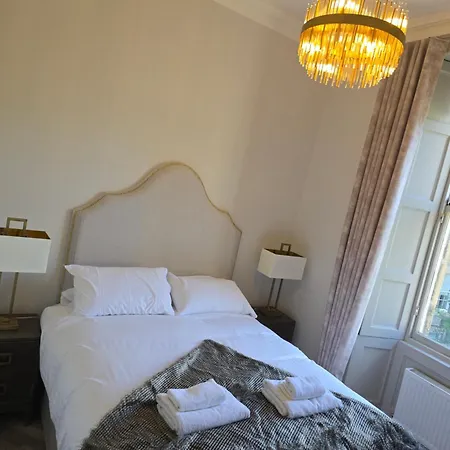 Апартаменты Old Town Castle View 4 Bedroom 5 Beds Sleeps 10 *