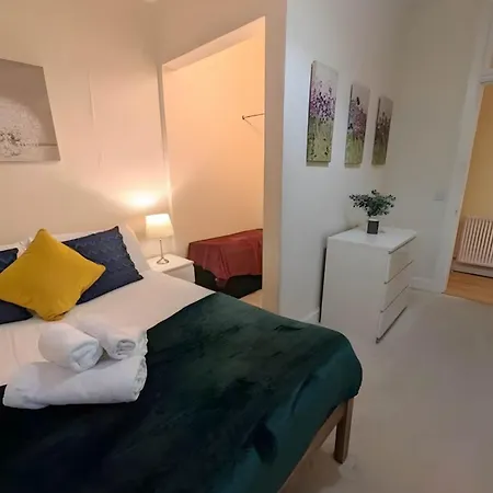 Modern Gem 10 Mins To Centre Apartment