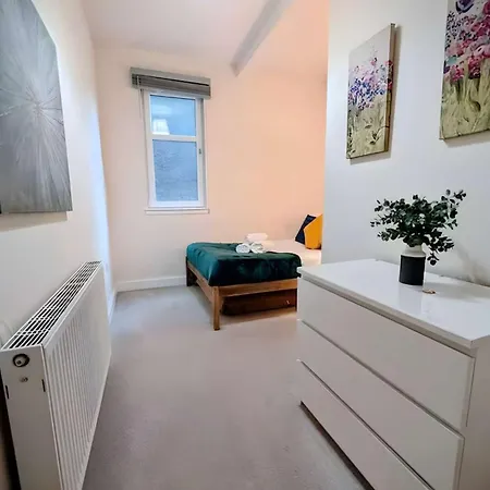 Modern Gem 10 Mins To Centre Apartment